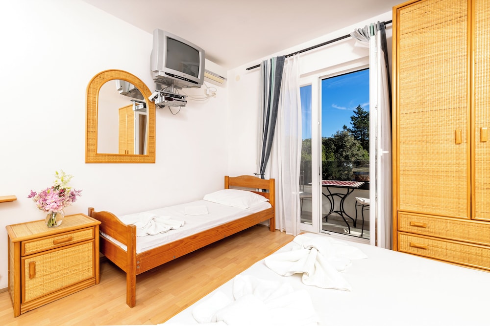 Triple Room, Balcony, Garden View