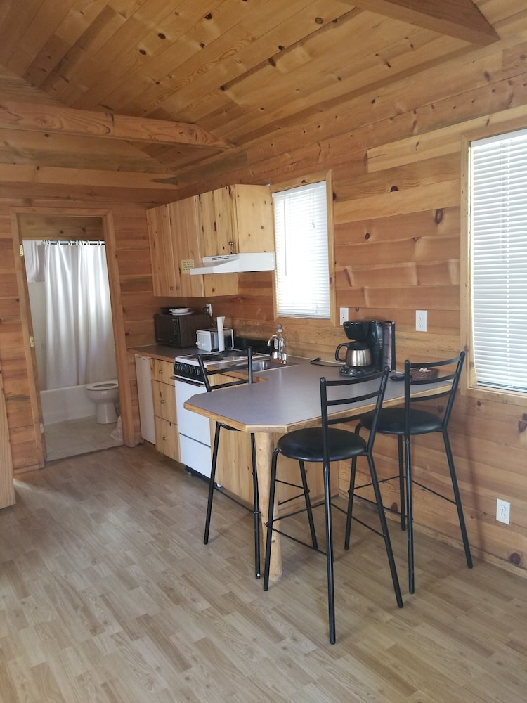 Comfort Cabin, 2 Bedrooms, Kitchenette, Mountain View photo 2