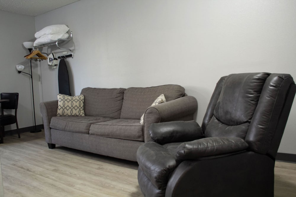 Deluxe Room, 1 King Bed with Sofa bed photo 2