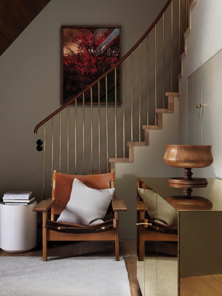 Suite, 1 King Bed, Garden View, Mezzanine