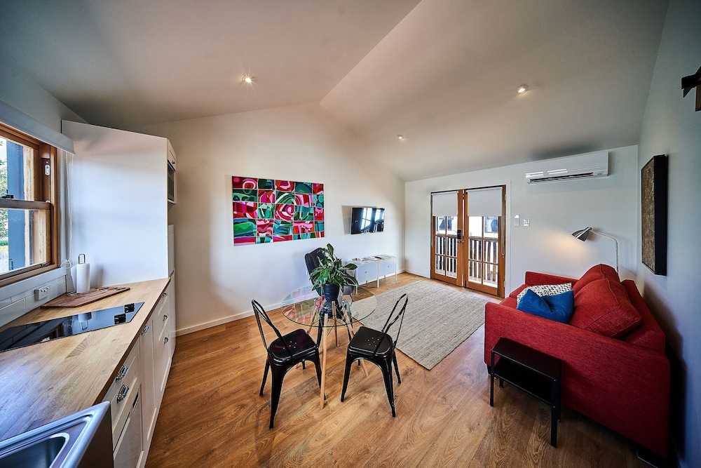 Deluxe Loft, 1 Queen Bed with Sofa bed photo 3