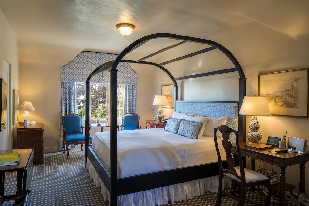 Premium Room, 1 King Bed, Partial Ocean View photo 1