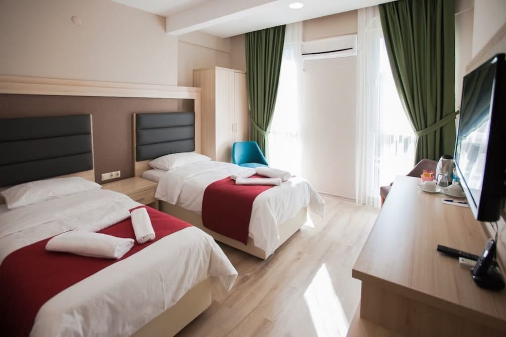 Standard Double or Twin Room - Photo 9
