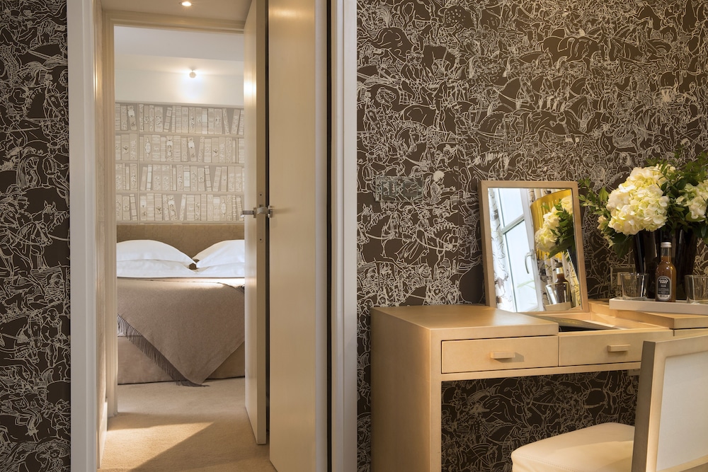 Deluxe Suite (Parisienne)