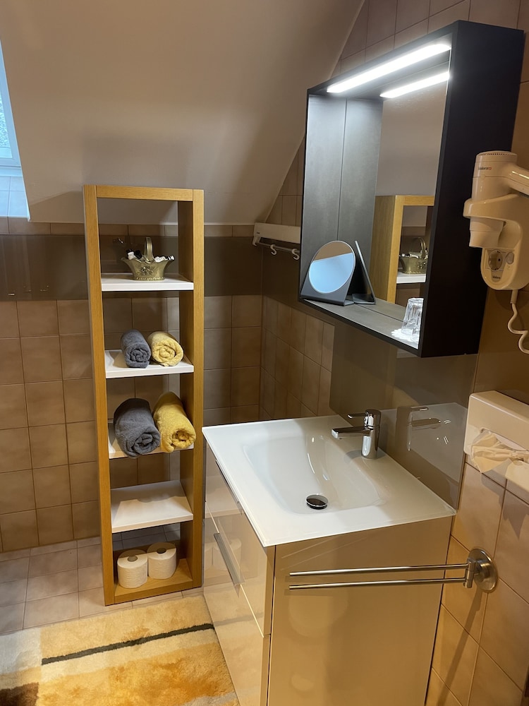 Comfort Room photo 2