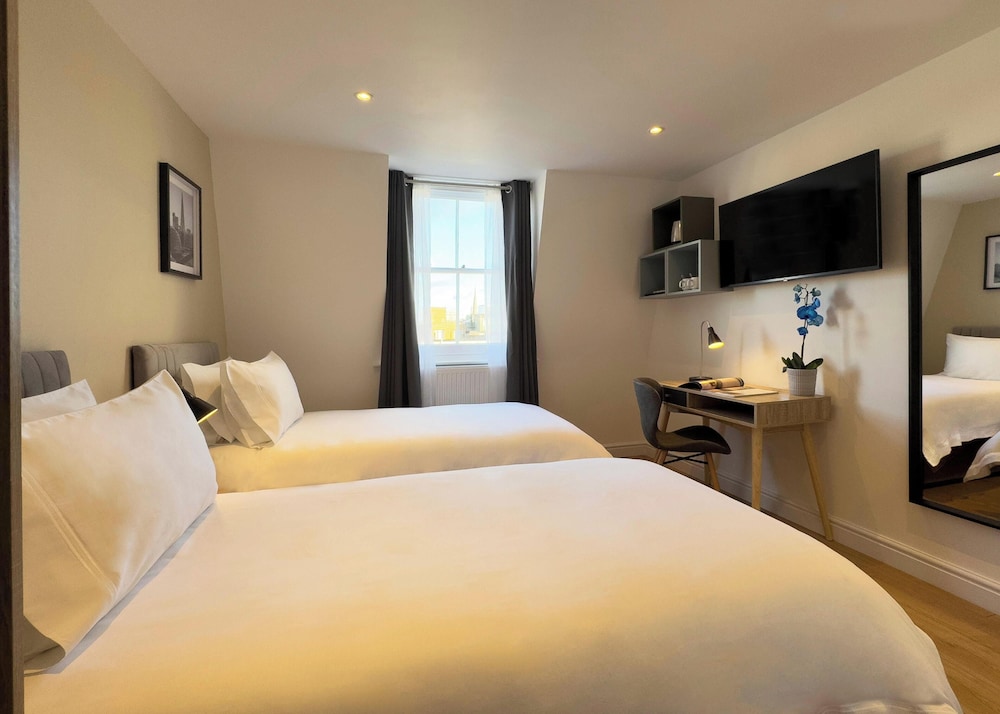 Premier Quadruple Room photo 2