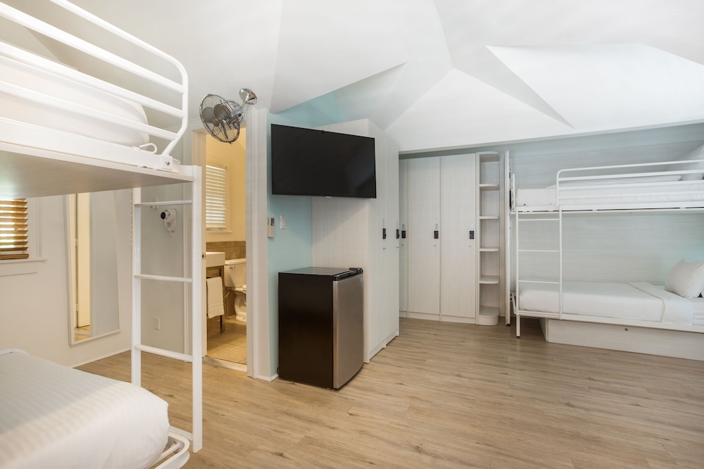 NYAH Private Room 5 Single Beds photo 2