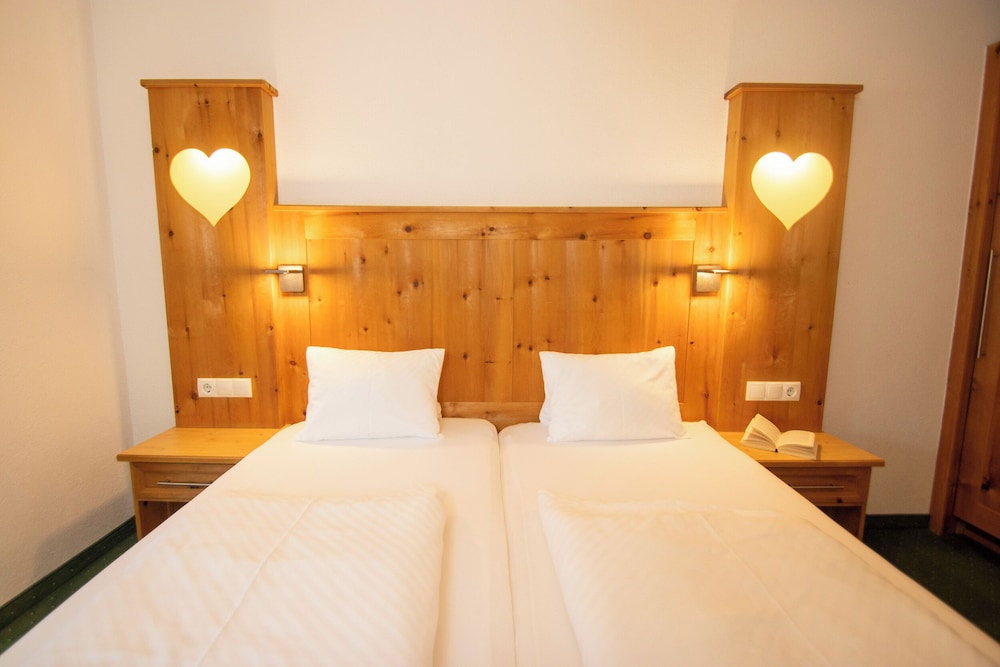 Classic Double Room, Mountain View (Sonnenschein / Abendrot)