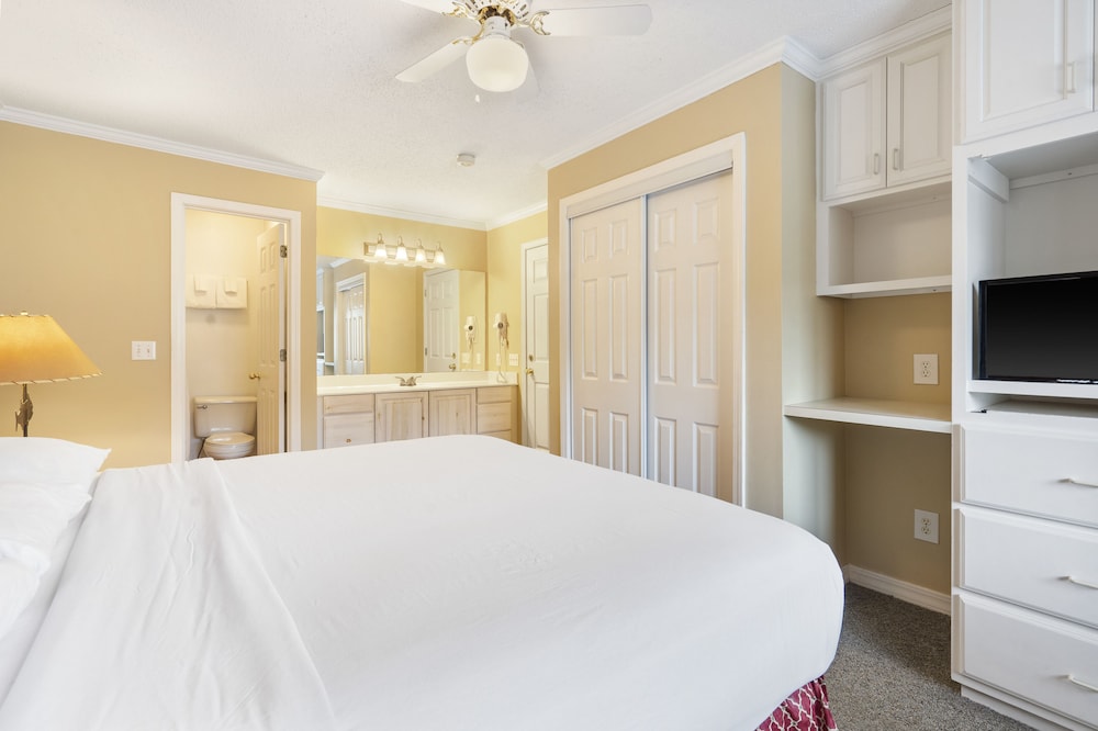 Standard Condo, 2 Bedrooms, Lake View photo 2