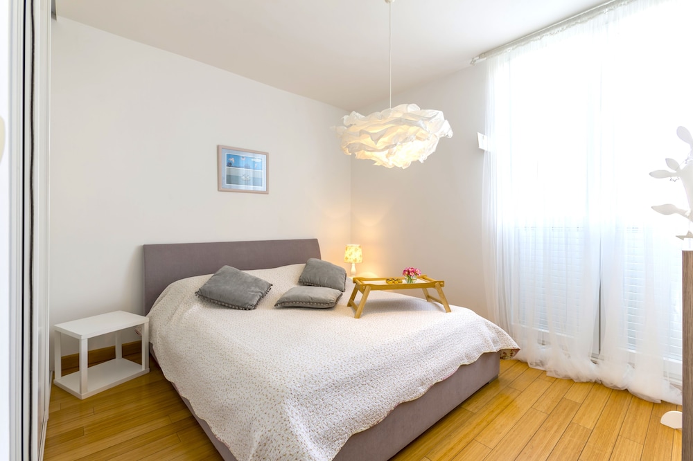 Exclusive Apartment, Multiple Beds, City View