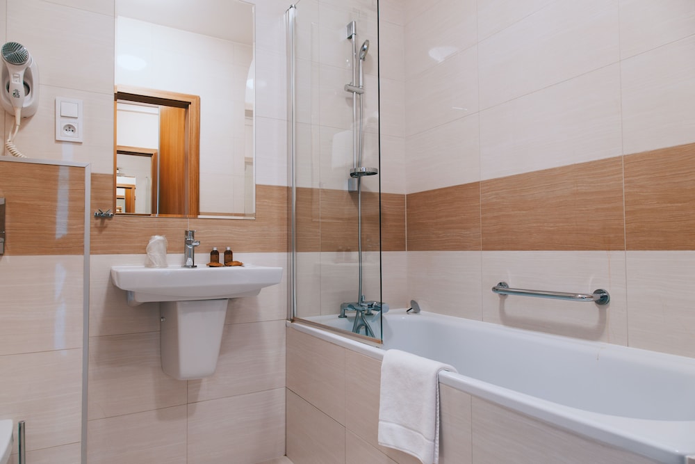 Deluxe Triple Room, 1 Bedroom, Non Smoking, Kitchenette photo 3
