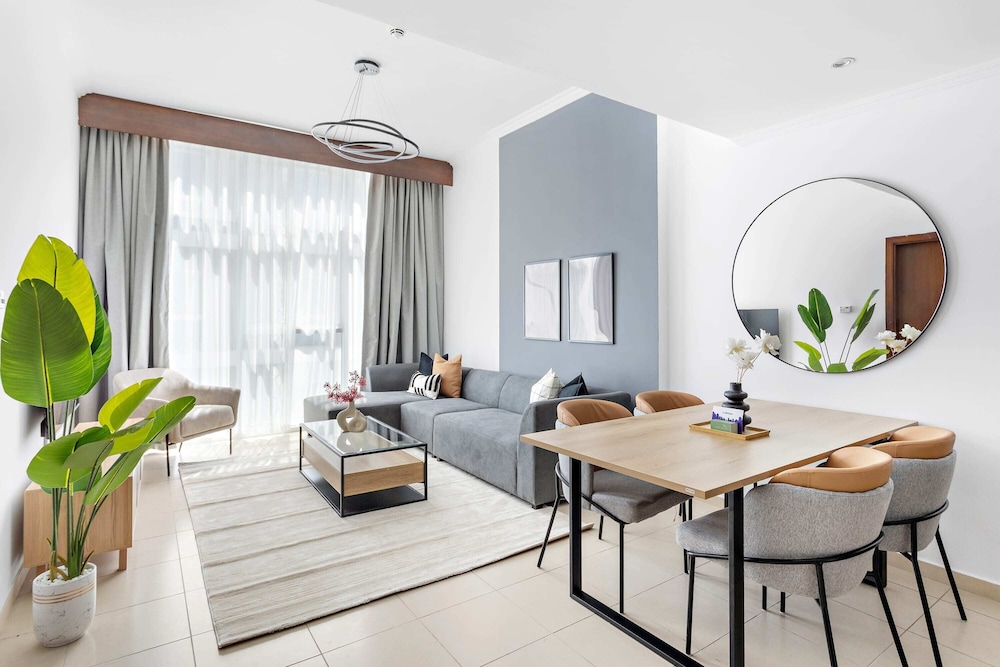 Design Apartment, 1 King Bed, Balcony