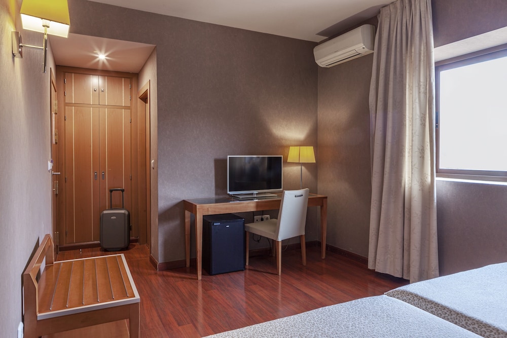 Twin Room - Photo 8