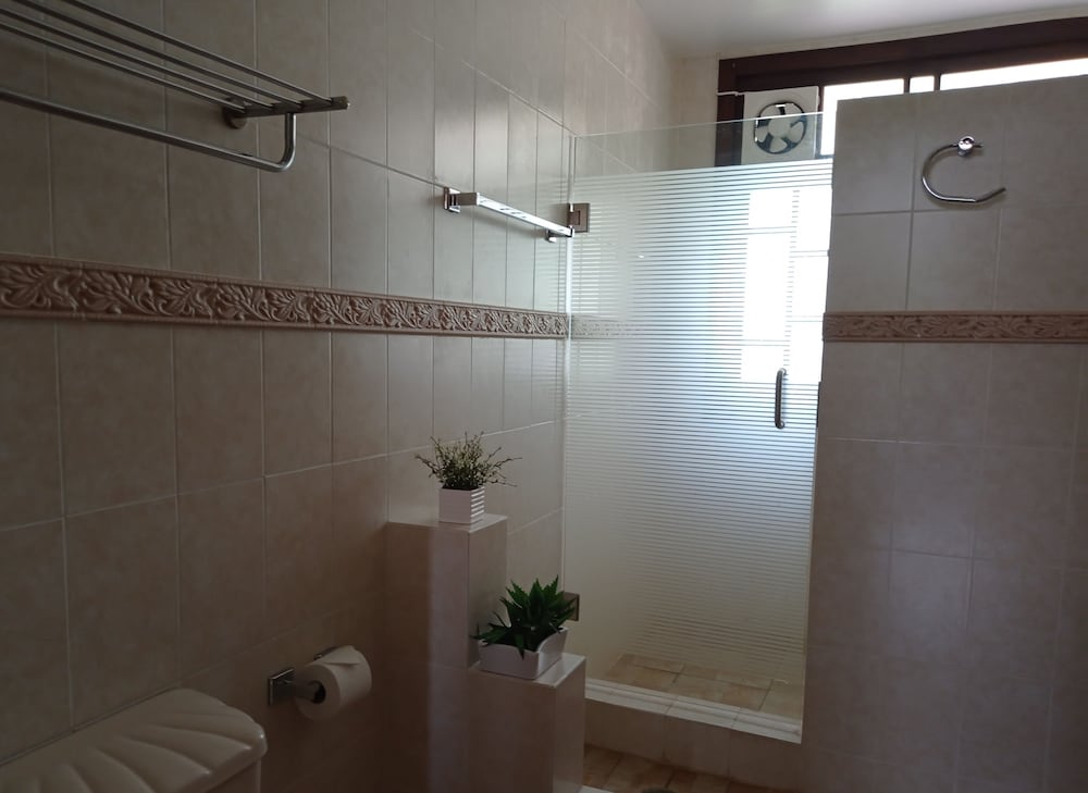 Comfort Room, Shared Bathroom photo 3