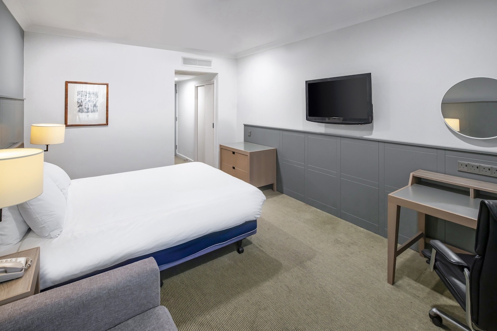 Premium Room, 1 Queen Bed with Sofa bed - Photo 11
