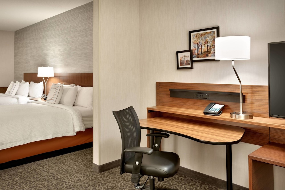 Room, 2 Queen Beds (Mobility Accessible, Roll-in Shower) photo 2