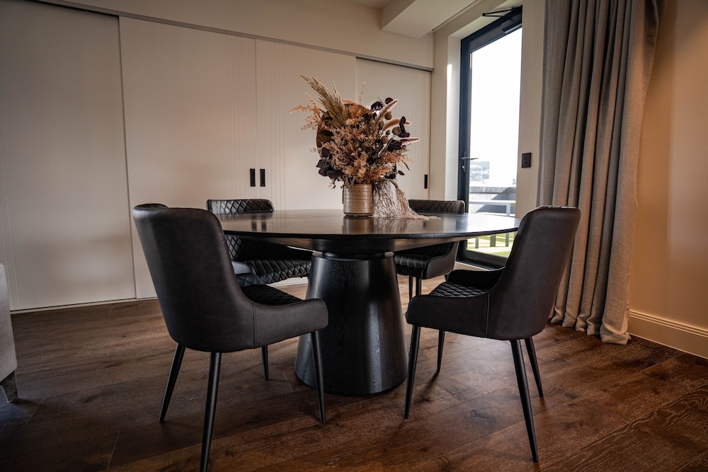 Luxury Penthouse, City View (4 King Beds) - Photo 25