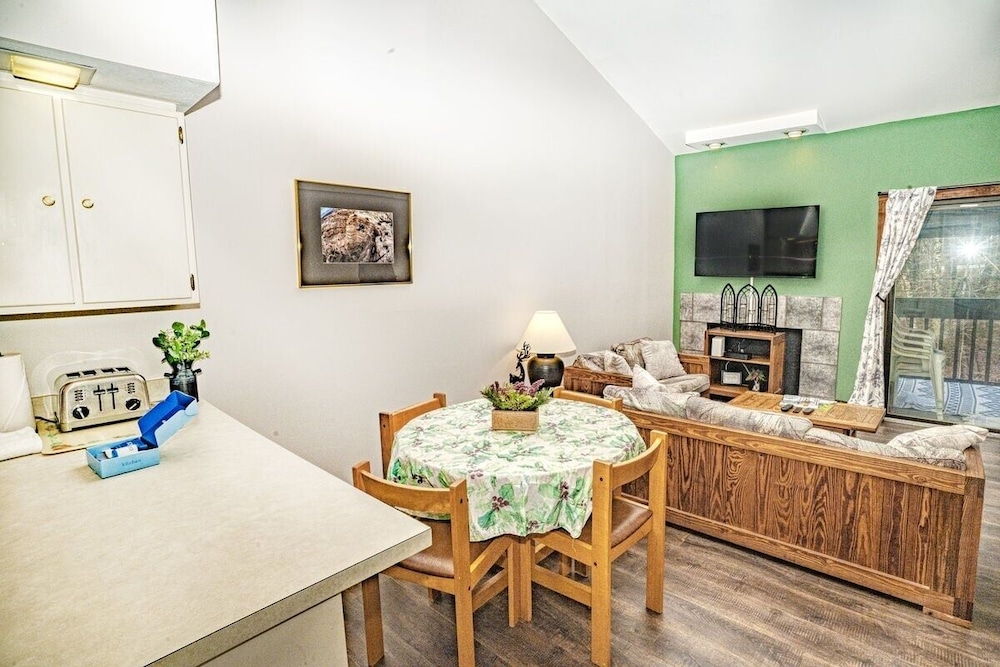 Condo, 2 Bedrooms photo 3