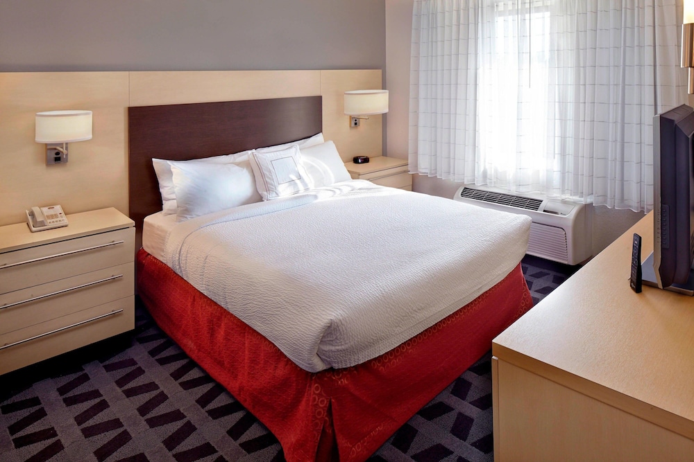 Suite, 1 Bedroom (Mobility/Hearing Access, Roll-In Shwr) photo 1