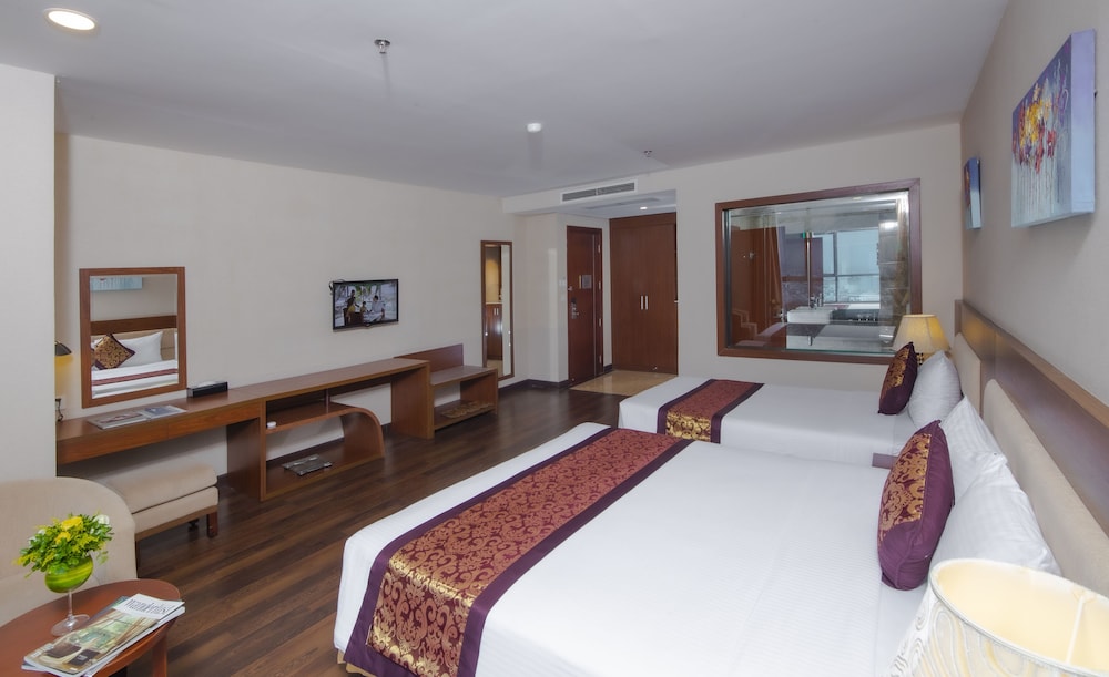 Deluxe Triple Room, City View photo 2