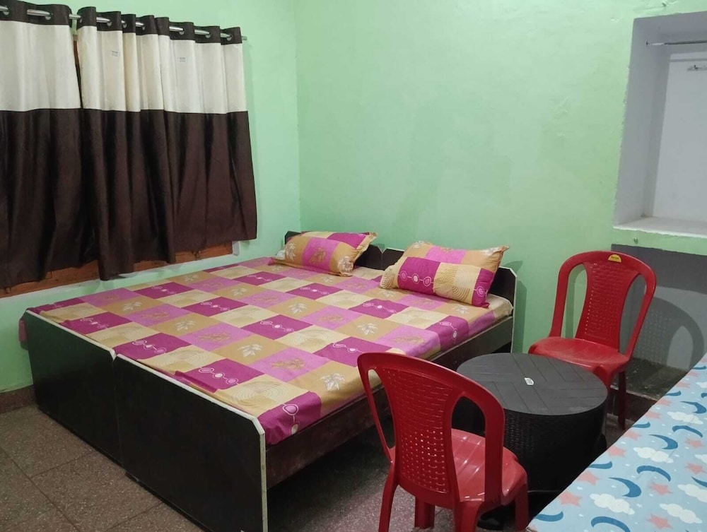 Room - Photo 2