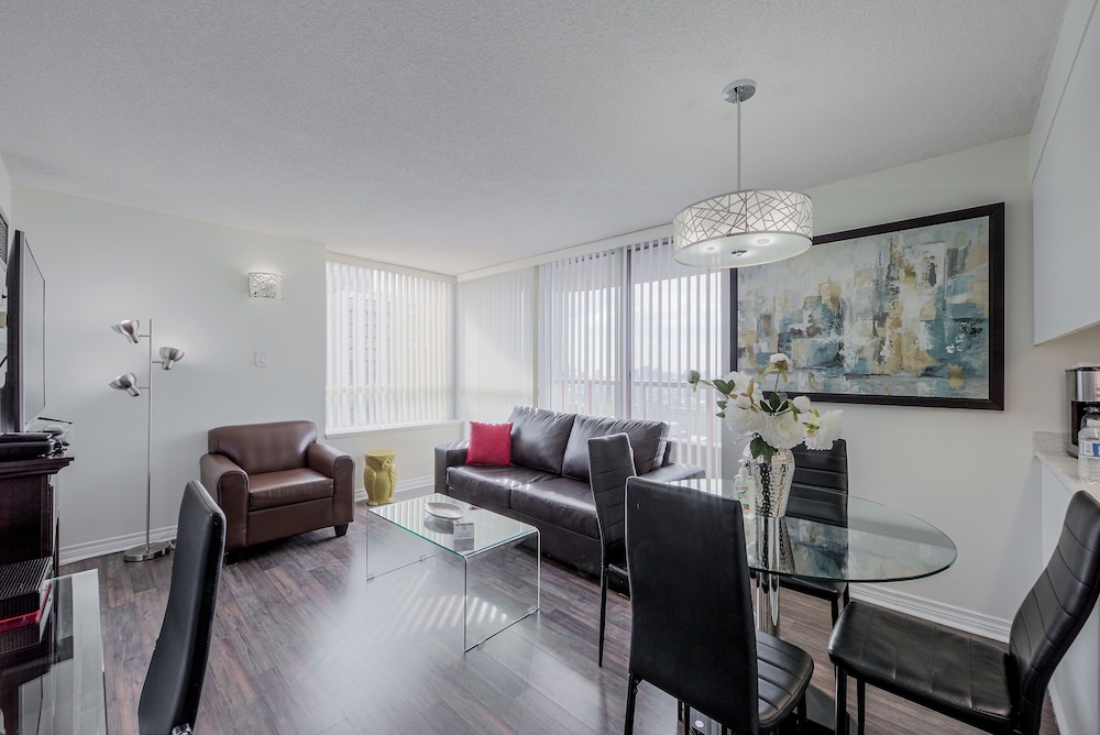 Spacious Furnished Apartment Sleeps 4, 2 Tvs, Walkout Balcony, Parking Available, 写真 11