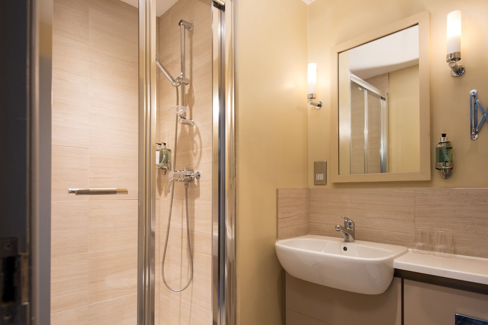 Budget Double Room photo 3