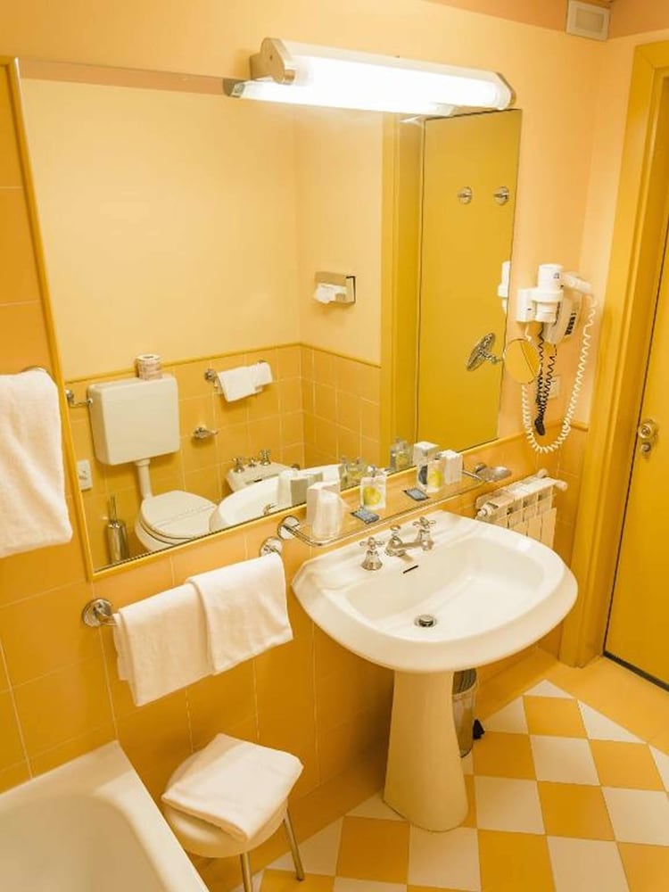 Basic Double or Twin Room photo 3