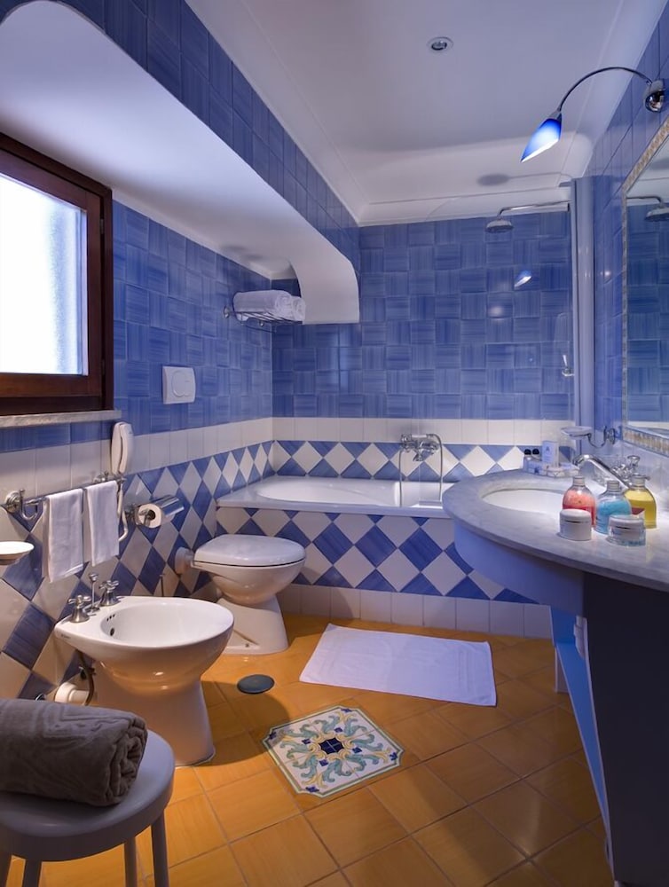 Deluxe Double or Twin Room, Terrace, Sea View - Photo 3