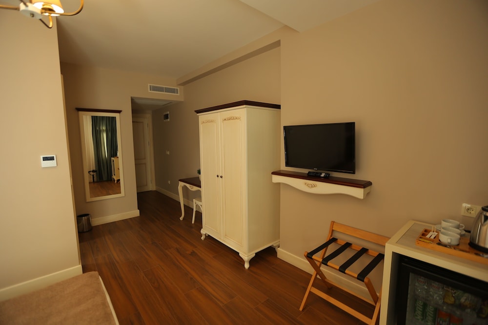 Family Room photo 3
