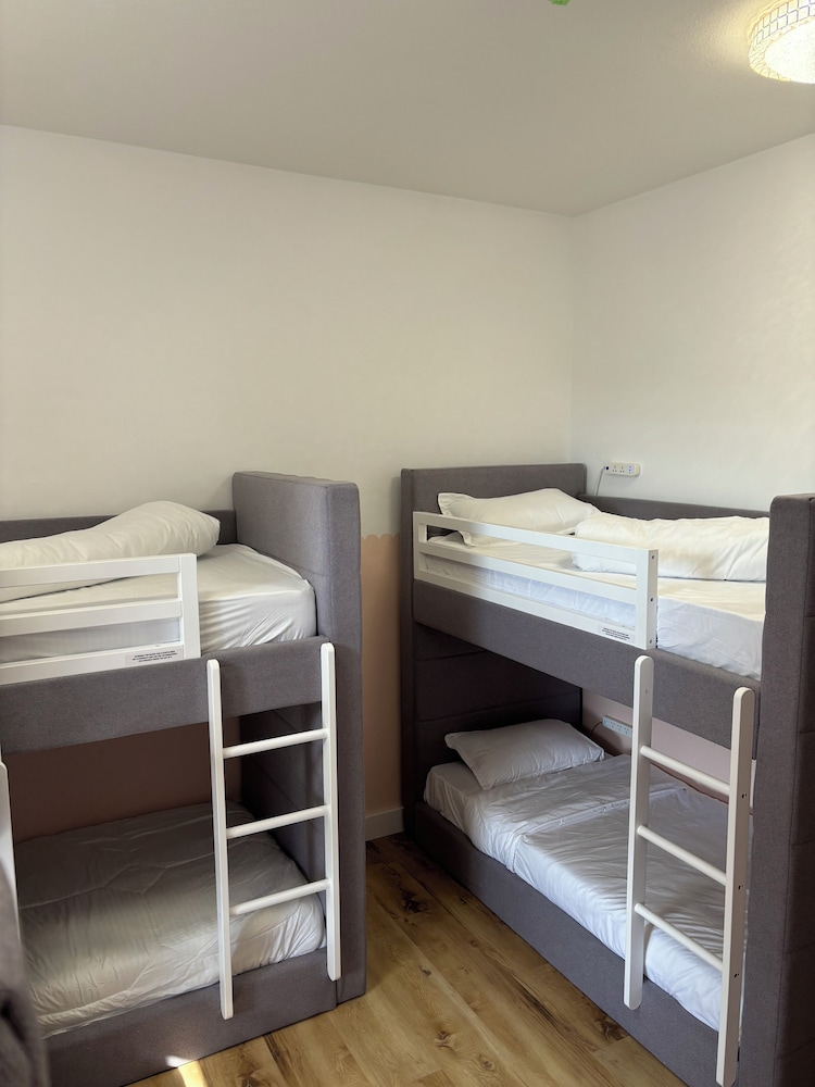Standard Shared Dormitory, Mixed Dorm, Balcony, Beachside photo 3