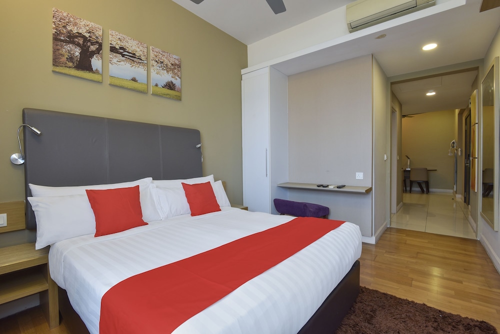 Suite, 3 Bedrooms, Pool View