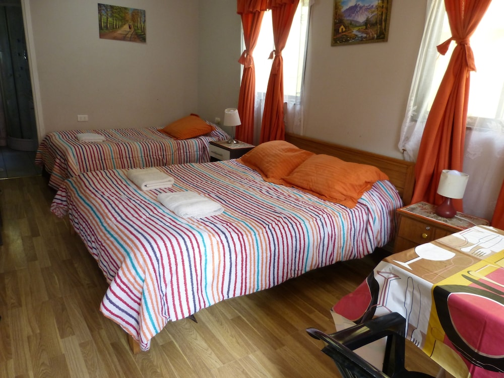 Triple room with 1 double bed and 1 single bed photo 2