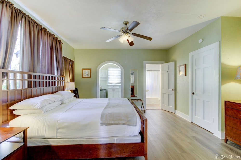 Deluxe Suite, Multiple Beds, Non Smoking