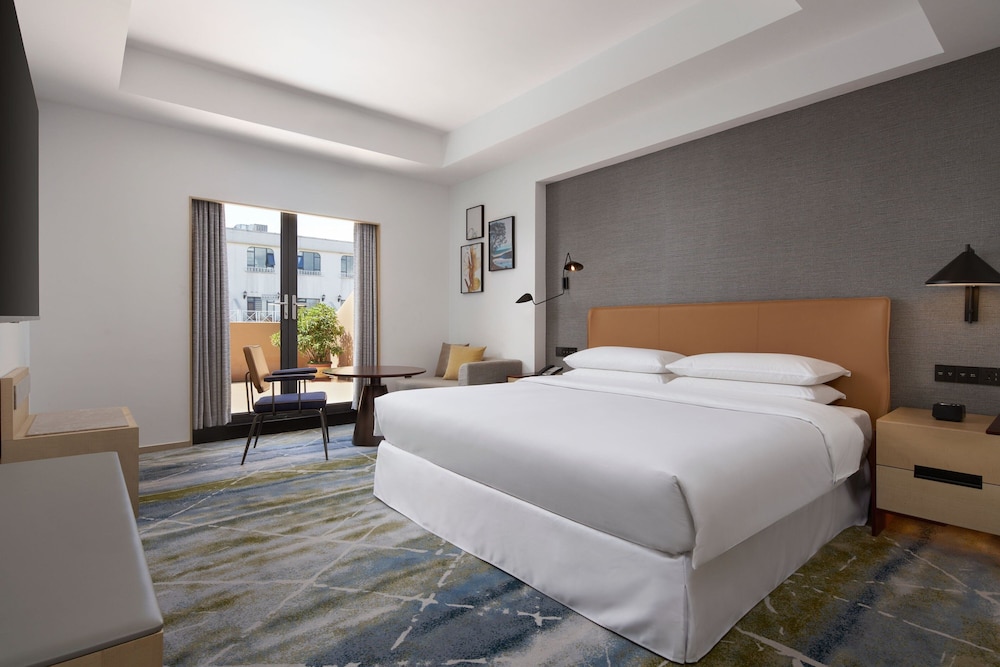 Club Suite, 1 Bedroom - Photo 4
