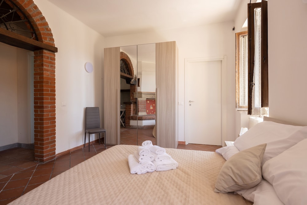 Honeymoon Studio photo 2