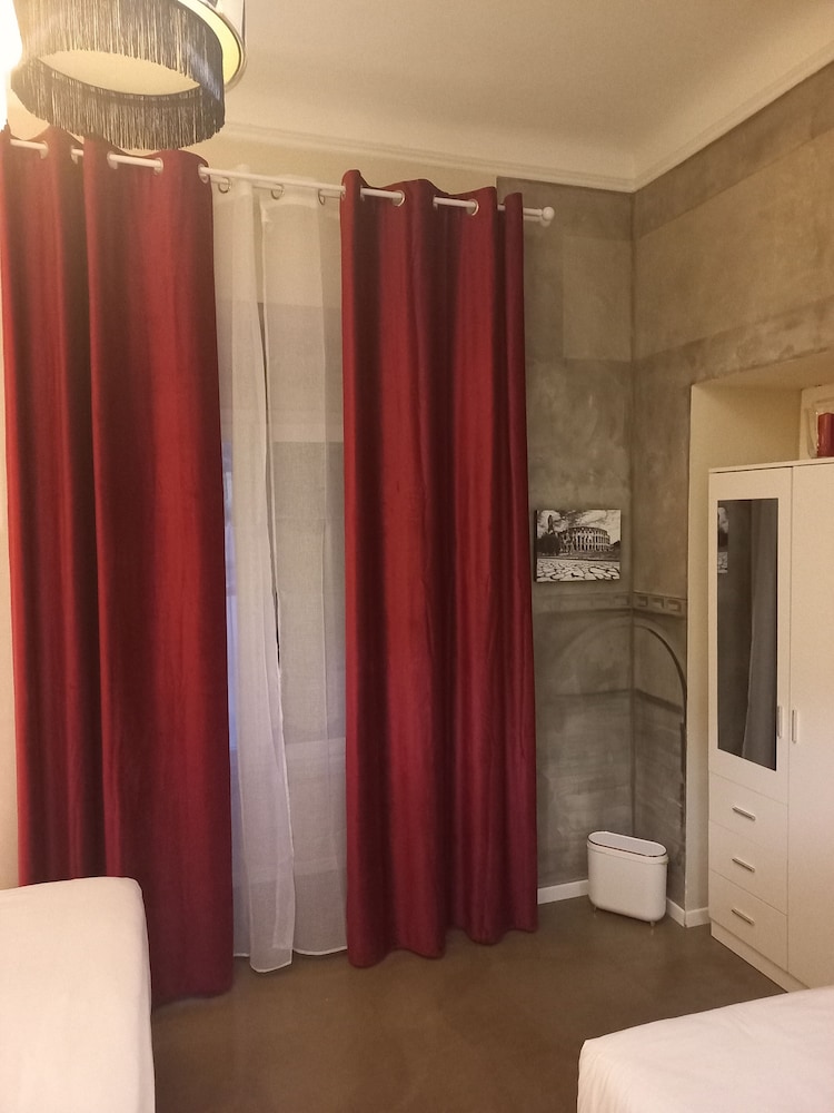 Elite Triple Room, City View photo 2