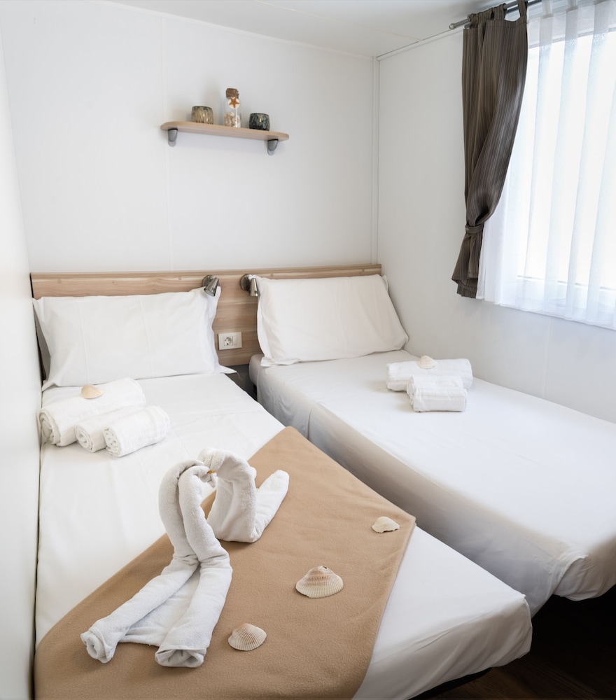 Mobile Home, Multiple Beds, Beachside (Adria) photo 2