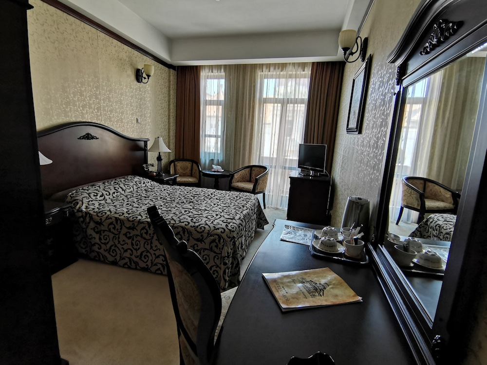 Queen Room - Photo 1
