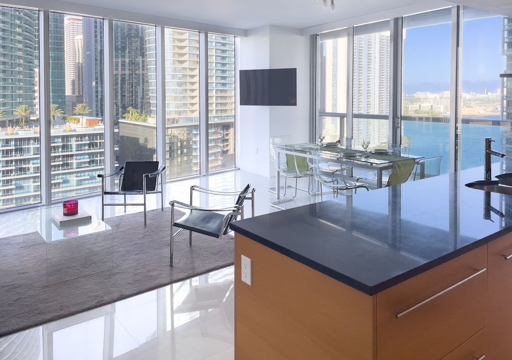 Boutique Corner Apart, 2/2, Sofa Bed, Ocean View, Balcony2002