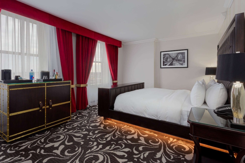 Superior Room, 1 King Bed, Accessible, Non Smoking (Hearing Impaired) - Photo 1