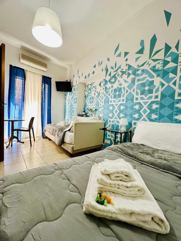 Comfort Twin Room, City View (Carmine) photo 1