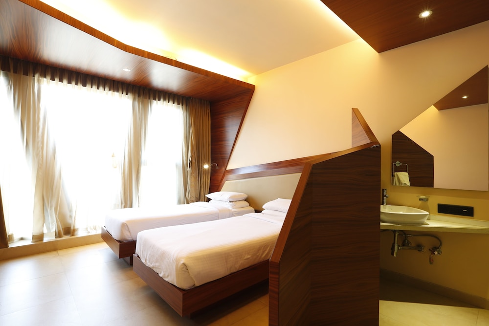Deluxe Room - Photo 16
