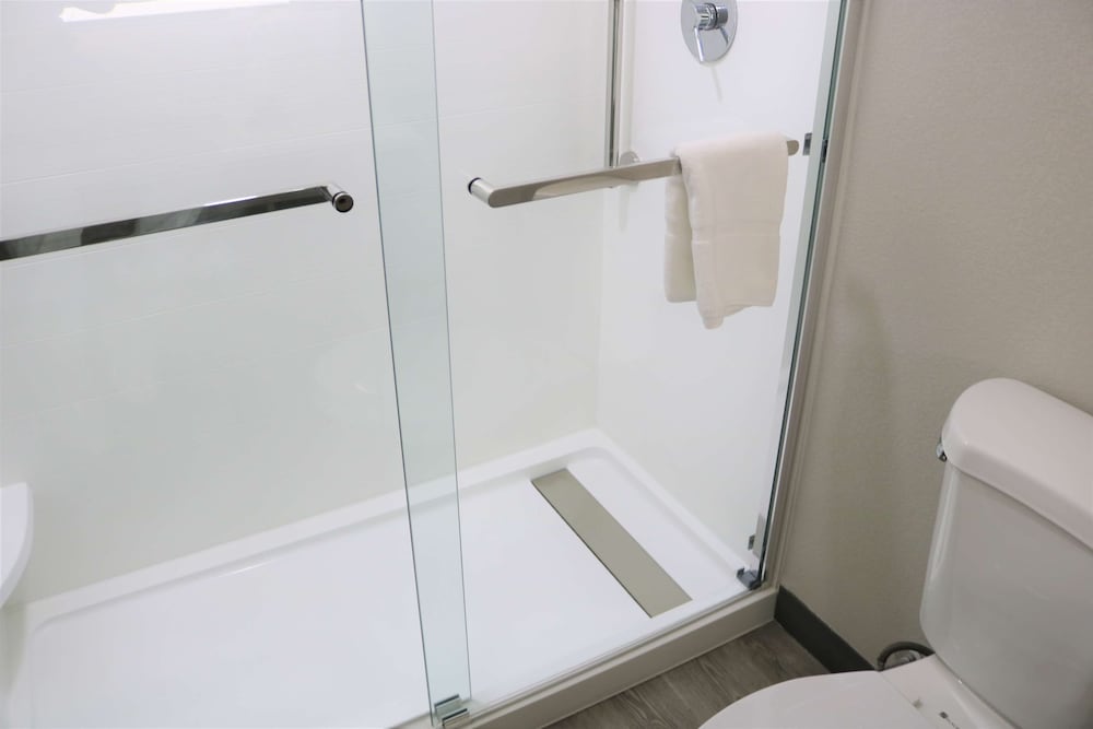 Standard Room, 2 Queen Beds, Accessible, Non Smoking (View) - Photo 5