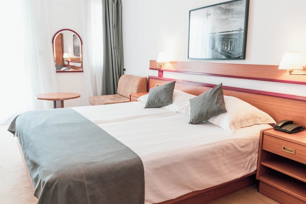 Superior Double Room, Balcony, Sea Facing - Photo 3