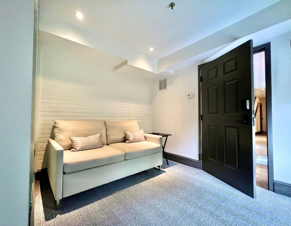 The Poppy Suite