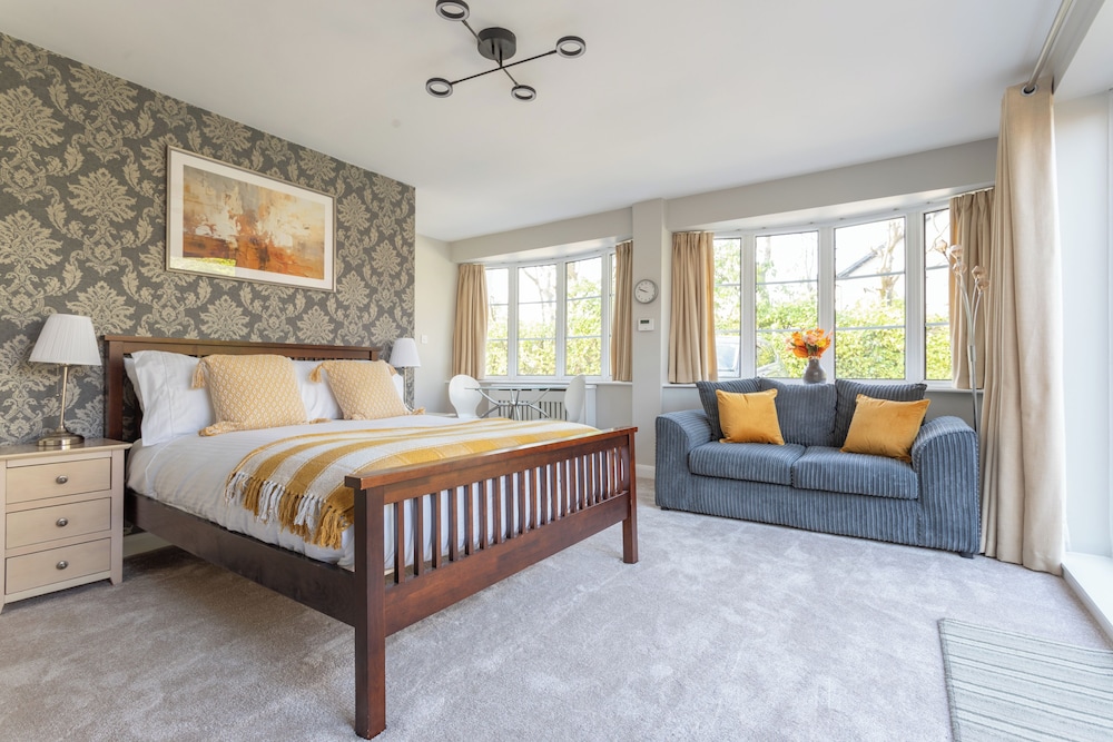 Luxury Apartment, Kitchen, Garden View