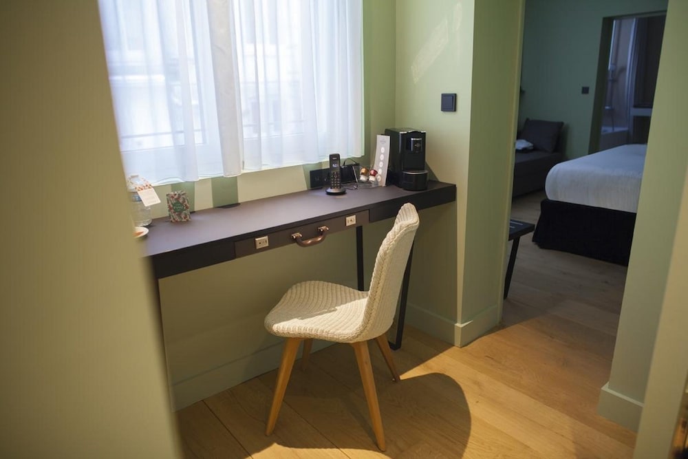 Deluxe Triple Room, Non Smoking, Private Bathroom photo 3
