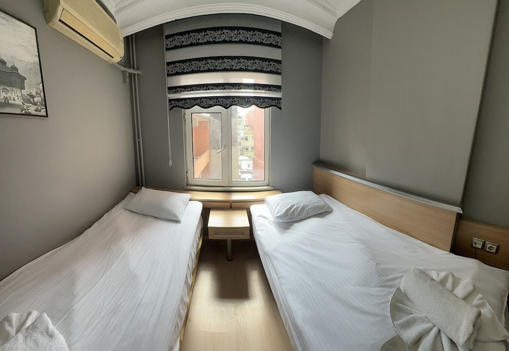 Economy Twin Room, Desert View photo 2
