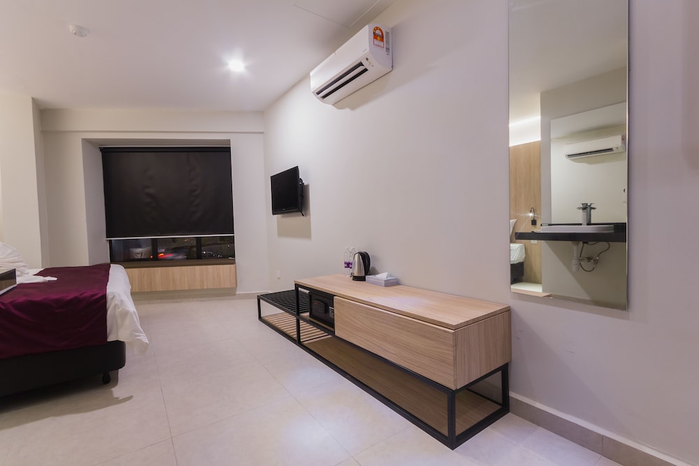 Business King Room - Photo 6